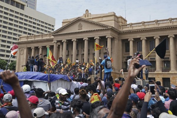 Srílanskí demonštranti v žiadajúci rezignáciu prezidenta vtrhli do jeho sídla