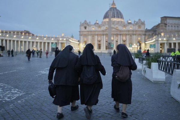 V Bazilike sv. Petra pokračuje lúčenie so zosnulým pápežom Františkom