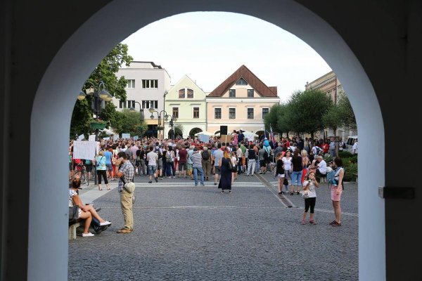 Protest proti korupcii v Žiline: Prizeráme sa, ako rozkrádajú náš štát