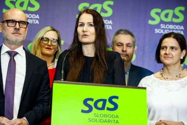 Koalícia v rámci konsolidácie zvýšila 900 poplatkov na úradoch, upozornila Bajo Holečková