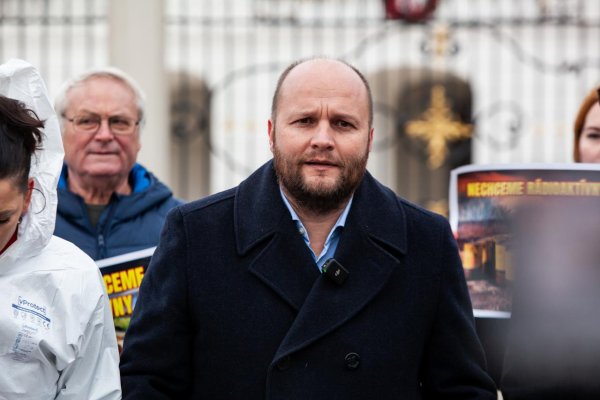 Demokrati podávaju trestné oznámenia na premiéra Roberta Fica