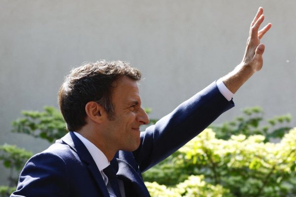 Macron je podľa prieskumov víťazom francúzskych prezidentských volieb