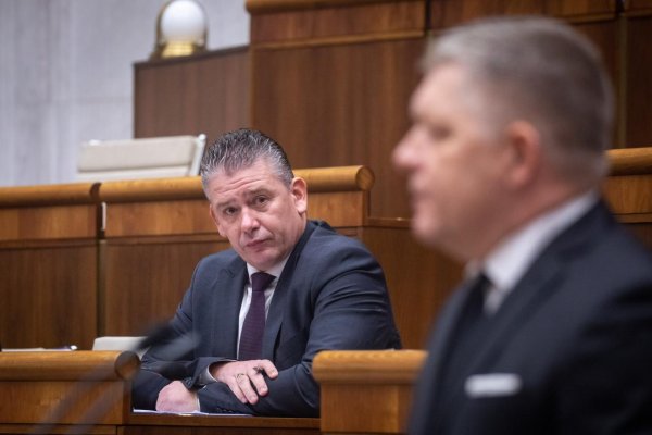 Hlasovanie o odvolávaní Mikulca pre neuznášaniaschopnosť pléna presunuli