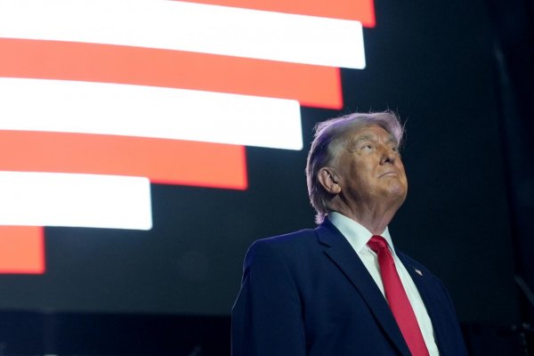 Trump hrozí krajinám s digitálnou daňou 100-percentnými clami. Únia avizuje reakciu