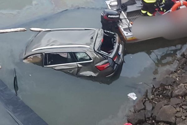 Do Oravskej priehrady padlo osobné auto, vodič nehodu neprežil