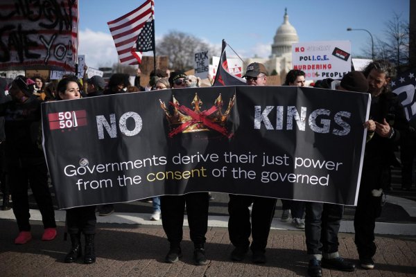 Analytik Dalibor Roháč: Niektoré brzdy a protiváhy ešte bránia americkú demokraciu