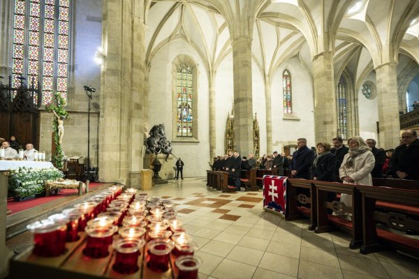 Inštitút ľudských práv: Novelizáciou Ústavy by prestali platiť Vatikánske zmluvy a štát by nemusel financovať cirkev 