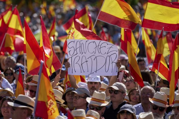 V Madride demonštrovali desaťtisíce ľudí, ktorí obviňujú vládu z korupcie