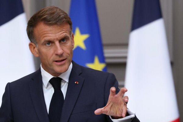 Francúzsko sa stalo cieľom hybridných útokov Ruska, oznámil Macron