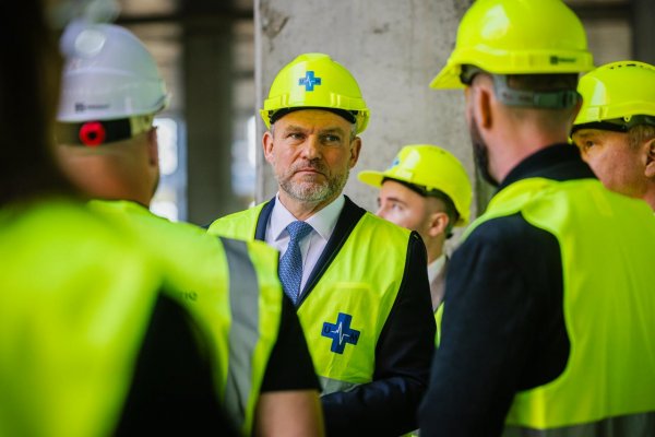 SNS vyzýva prezidenta, aby riešil otázku dodávok ropy