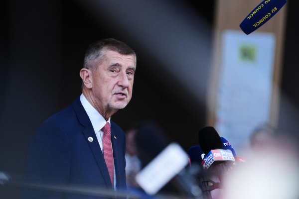 Český premiér verdikt k účasti Pavla na samite NATO rešpektuje