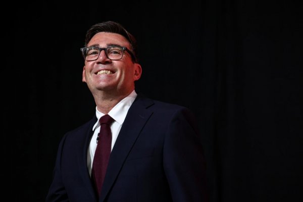 Novým lídrom britských labouristov sa oficiálne stal Andy Burnham