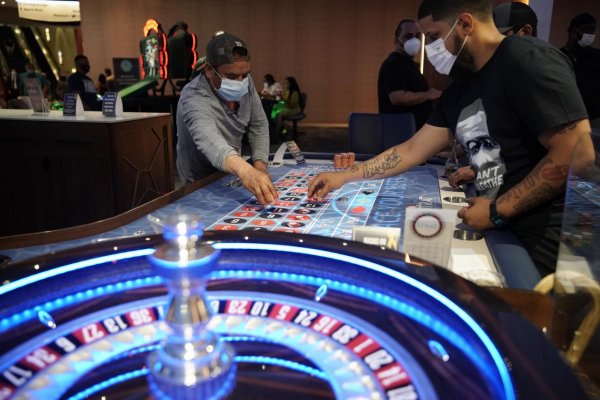 Aktivisti odovzdali mestu novú petíciu za zákaz hazardu