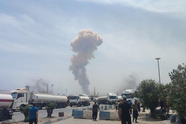 Irán: Prístavom v meste Bandar Abbás otriasla mohutná explózia