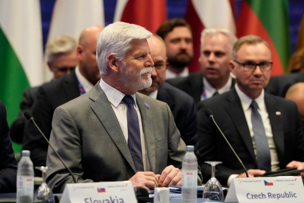 Česká vláda obmedzila Pavlov sprievod na summit NATO