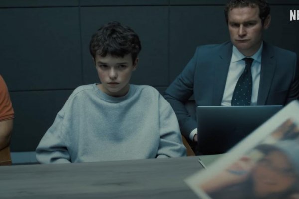 Prečo trinásťročný chlapec vraždil? Seriálový hit Adolescent skúma, ako si subkultúra incelu získava popularitu