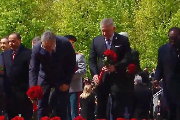 Zahraniční lídri vrátane Fica položili kvety k Hrobu neznámeho vojaka v Moskve