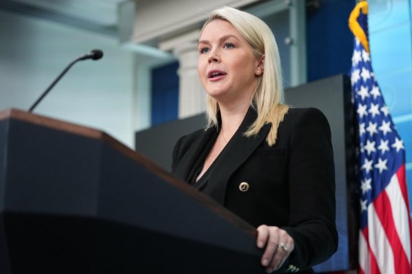 Prezident Trump podporuje nápad premenovať úrad ICE na NICE