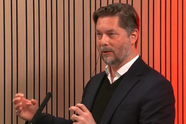 Jozef Bátora u Braňa Závodského: Zverejnenie detailov o ropovode Družba je bezpečnostné riziko