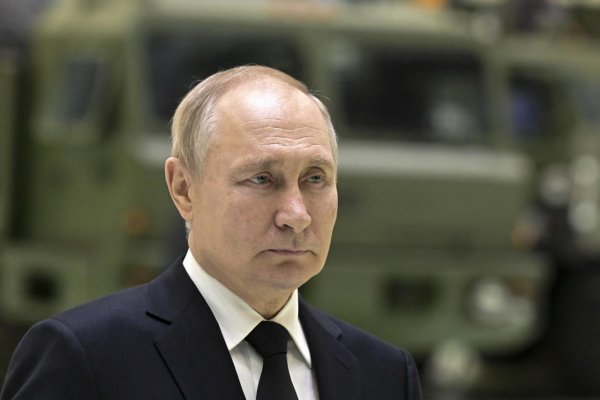 Putin v Petrohrade tvrdil, že cieľom invázie bolo ukončenie „vojny“, ktorá zúrila od roku 2014