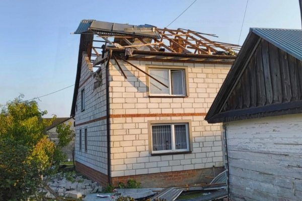 Úlomky ruského dronu poškodili v Poľsku strechu obytného domu