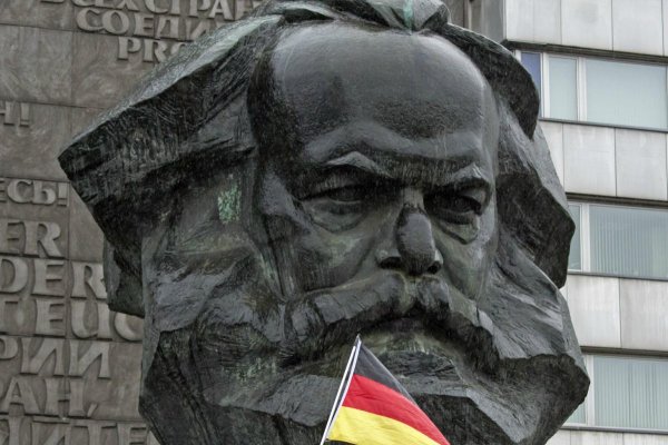 Juncker otevře výstavu o Marxovi a odhalí mu sochu. A co miliony obětí komunismu?