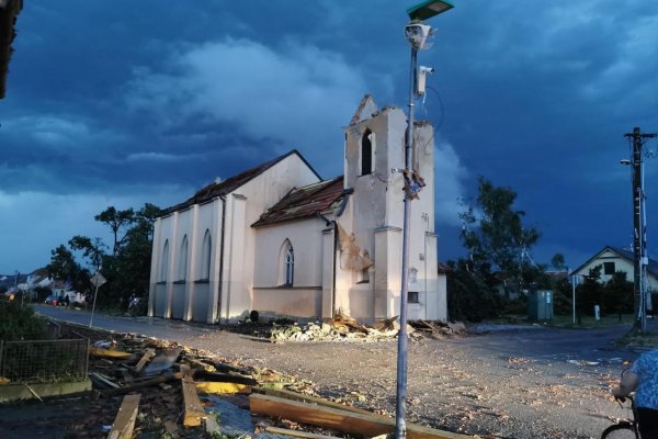 Pohľad ako z apokalypsy. Politici vyjadrujú sústrasť všetkým postihnutým prírodnou katastrofou na Južnej Morave