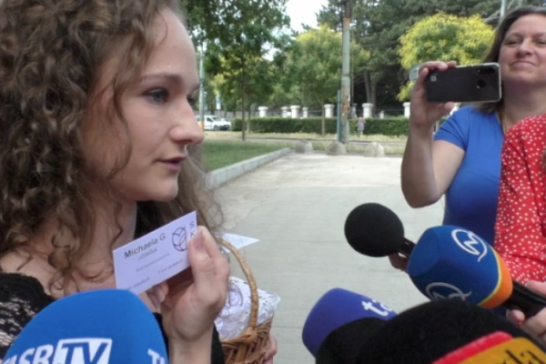 Dve stovky učiteľov poslali vláde vizitky