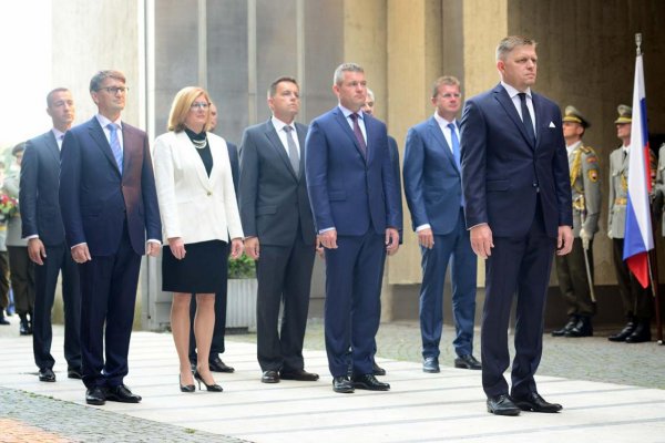 Fico, SNP, atómová bomba a May