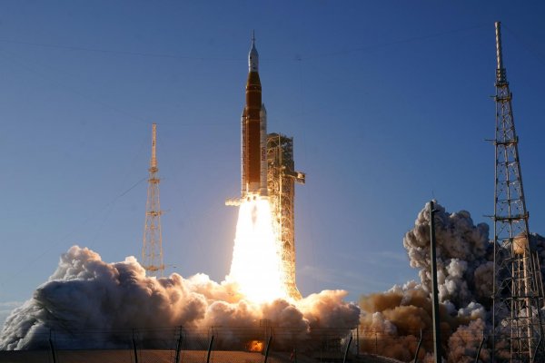 Ľudia po 54 rokoch odštartovali opäť k Mesiacu. Sledovali sme naživo štart misie Artemis II