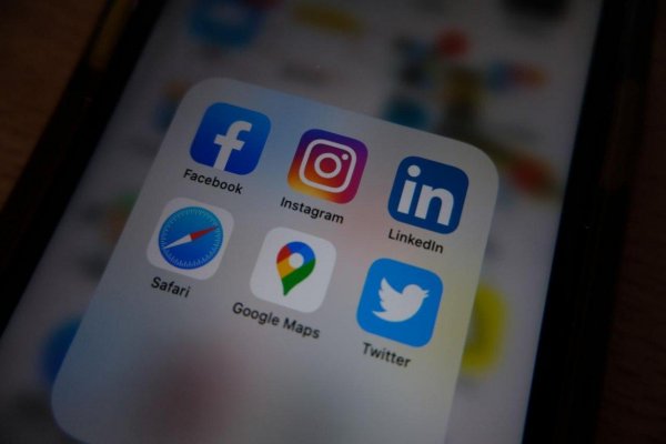 Európska komisia oficiálne navrhla zákaz sociálnych médií pre deti do 13 rokov