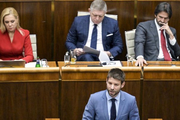Šimečka Ficovi v parlamente: Nebudem tu robiť bordel, vďaka vám ho máme dosť — čo to znamená podľa Eugena Kordu