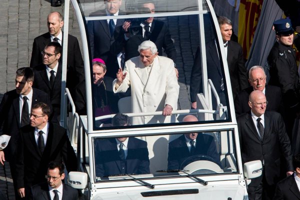 Benedikt XVI., nadaný student, významný teolog, papež, slaví devadesátku