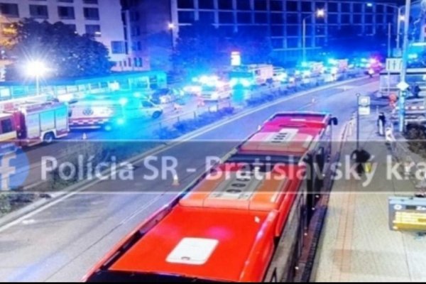 Tragická nehoda v Bratislave: Dvoch zranených uviedli do umelého spánku, piatu obeť nepotvrdili