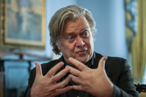 Zatkli bývalého poradcu Bieleho domu Stevea Bannona za okradnutie darcov