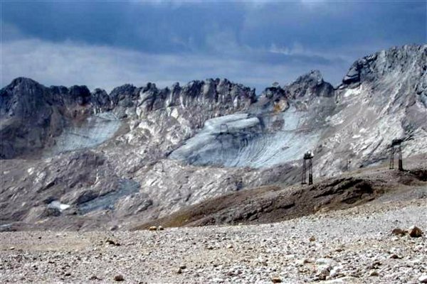 Nemecko prišlo pre mimoriadne teplé počasie o jeden z piatich ľadovcov
