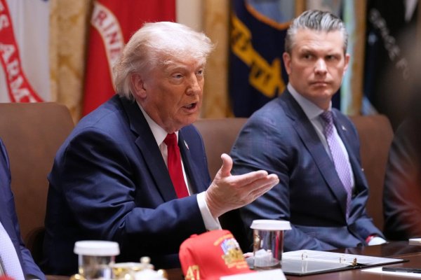 Trump údajne zvažuje odvolať Hegsetha a ďalších, ktorí sa postavili proti dohode s Iránom