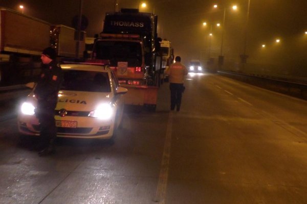 Blokáda ciest pokračuje: Kamióny sa na Slovensko nedostanú