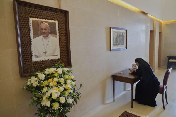 Vláda: Na Slovensku bude v sobotu pre úmrtie pápeža štátny smútok