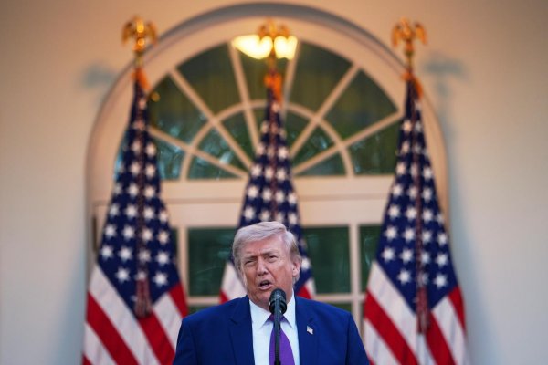 Trump oznámil plán rokovať s Kubou, ktorá vraj žiada o pomoc