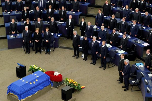 Pohreb: Nemec a Európan Kohl