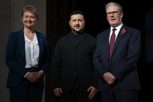 Starmer: Spojenci by mali posilniť ukrajinské ďalekonosné spôsobilosti