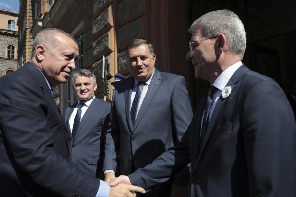 Bosnianski lídri dosiahli po desiatich mesiacoch dohodu o vytvorení vlády