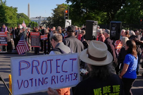 Demwatch: Najvyšší súd USA zvrátil desaťročia pokroku v ľudských právach. Trumpovi to môže pomôcť vo voľbách 