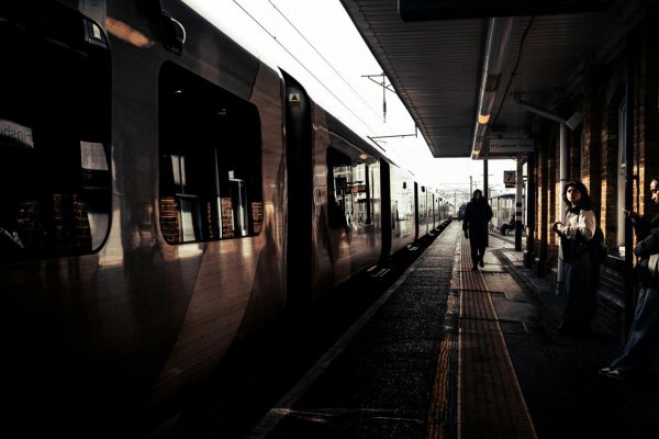 Naše vlaky sa od seba nezastaviteľne vzďaľujú