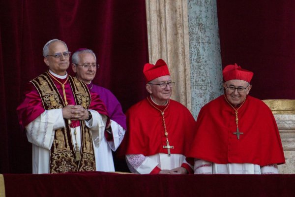 Pápež Lev XIV. pred svojím zvolením zdieľal kritické články o Trumpovi a Vanceovi