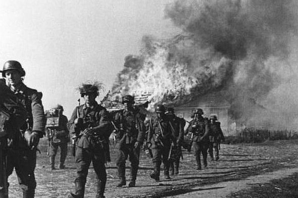 Od pádu Francúzska k operácii Barbarossa: Rok medzi pominuteľným triumfom a začiatkom konca Tretej ríše