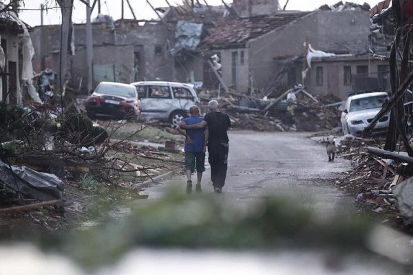 Fototéma: Najsilnejšie tornádo v modernej histórii Česka. Ako to vyzerá, keď udrie veterná smršť  