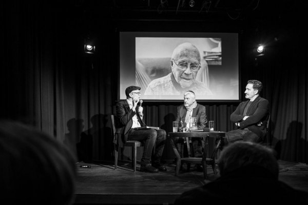 „Až do sto dvadsiatich rokov!“ V .klube pod lampou sme predstavili výnimočnú knihu