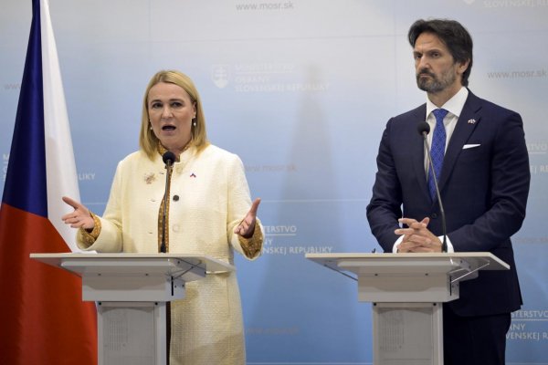 Vláda uvažuje o nákupe lietadiel L-39 Skyfox, ČR podľa Kaliňáka dala dobrú ponuku